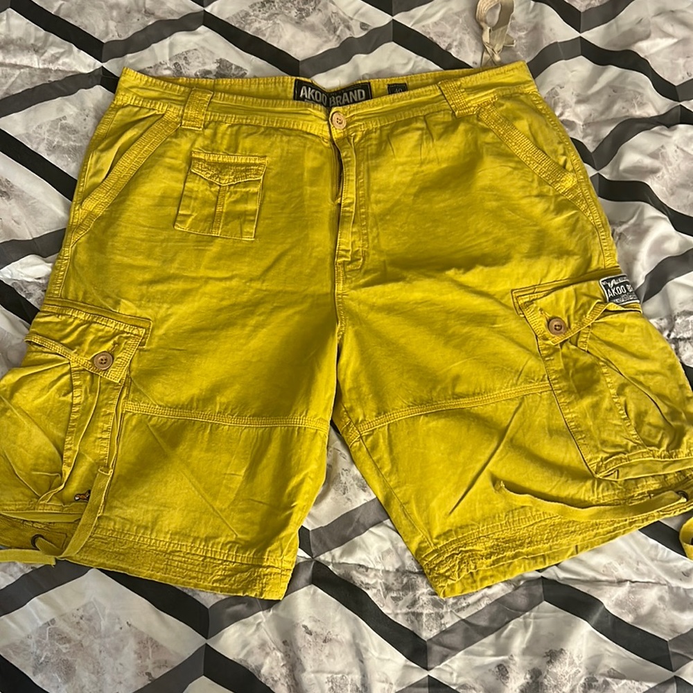Akoo cargo shorts, sz 40 , mustard yellow